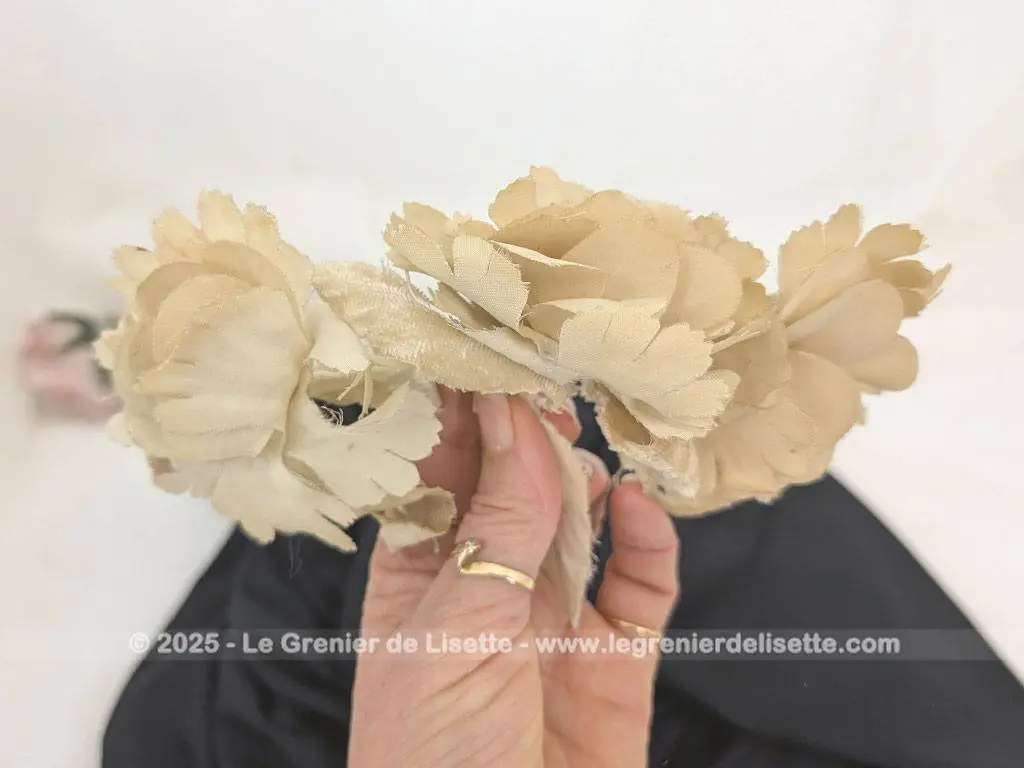 Branche ancienne de fleurs de mariée tissus écru – Image 3
