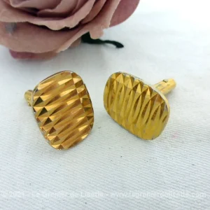 Beaux boutons manchettes plaqué or