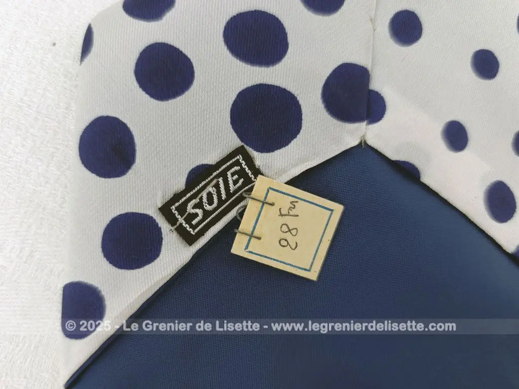 Belle cravate vintage pure soie blanc pois marine étiquette en Francs – Image 4